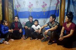 Cột mốc lòng dân