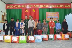 Học viện Lục quân: Dành 100 triệu đồng tặng quà tết cho người nghèo