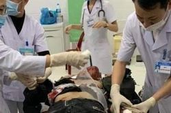 Nghệ An: Một học sinh dập nát bàn tay sau tiếng nổ lớn