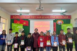 Mang sách đến cho trẻ em Hà Giang