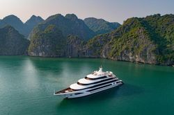 Phương án nào cho khách đặt du thuyền Hạ Long dịp Tết?