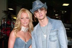 Britney Spears nhảy trên nền nhạc 'Holy Grail'