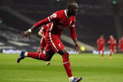 Tottenham 1-3 Liverpool: Mane bùng nổ đưa Liverpool trở lại Top 4
