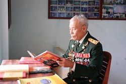 Trích lương hưu tặng quà gia đình chính sách