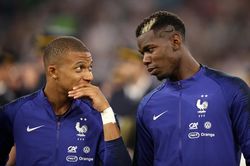 Real Madrid kích nổ 'bom tấn' Pogba và Mbappe
