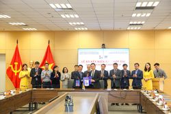 Bộ Thông tin Truyền thông và PVU ký hợp tác đào tạo về chuyển đổi số