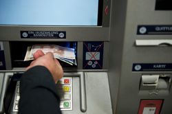 Số vụ trộm tiền từ máy ATM tăng gấp đôi trong năm 2020 ở Mỹ