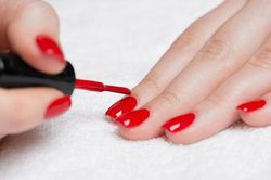 Lưu ý khi chọn sơn móng tay bắt buộc bạn phải biết