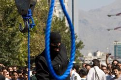 Iran treo cổ thủ lĩnh nhóm chiến binh Hồi giáo đối lập