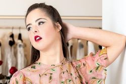 Cô gái mắc hội chứng Down trở thành người mẫu nổi tiếng