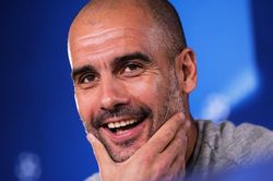 Man City tạo khoảng cách 4 điểm với Man Utd