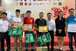 'Cậu bé xây đam mê bóng đá trên ghi đông xe đạp' thắng giải 'Với thể thao, ai cũng là nhà vô địch'