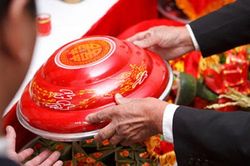 Chú rể lặng người phát hiện bí mật của cô dâu trong ngày cưới