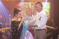 Thanh Thanh Hiền khen giọng hát của Ninh Hải Bolero