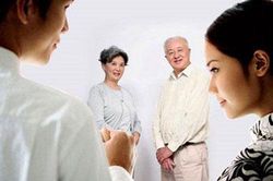 Thuê bạn gái về ra mắt ngày Tết, mẹ tôi nói một câu khiến hai đứa sững sờ