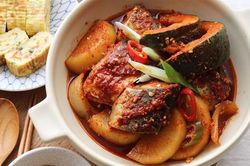 Cá kho củ cải truyền thống đưa cơm ngày đông lạnh
