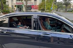 Đàm Thu Trang 'sang chảnh' lái xe hơi đưa con gái đi dạo, hành động của Cường Đô La mới đáng chú ý