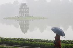 Hà Nội có mưa nhỏ rải rác, trời rét