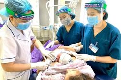 Sản phụ 'mẹ tròn con vuông' trong khu cách ly ở Quảng Ninh
