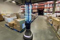 Xuất hiện 'robot diệt virus corona' mới, khử khuẩn trên diện rộng
