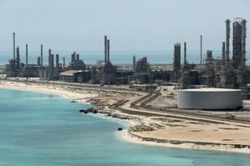 Lần đầu tiên trong ba tháng, Ả Rập Saudi dự kiến giảm giá dầu bán chính thức tại châu Á