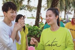 Chuyến đi công ty Ông Cao Thắng dịp cuối năm: Mẹ bỉm sữa Đông Nhi bồng bế con, nhân viên xõa hết cỡ