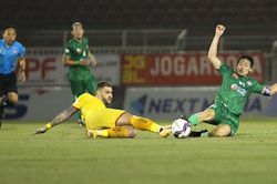 Cầu thủ 40 tuổi làm hình mẫu cho V-League
