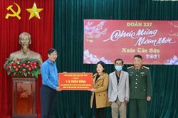 Mang Tết Sum vầy đến vùng lũ