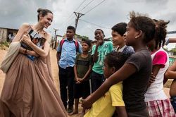 Angelina Jolie nuôi dạy 6 con như thế nào sau ly hôn với Brad Pitt?