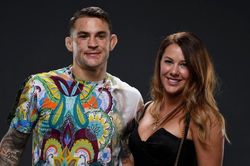 Bị hạ knock out, võ sĩ Conor McGregor vẫn được bà xã đối thủ 'cảm ơn'