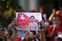 Đảng của bà Suu Kyi kêu gọi quân đội Myanmar thả tự do cho bà
