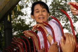 Đảo chính Myanmar: Đảng NLD yêu cầu quân đội trả tự do cho bà Suu Kyi