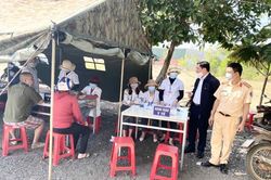 Bí thư tỉnh ủy Đắk Lắk kiểm tra chốt kiểm dịch COVID -19 tại nơi giáp ranh Gia Lai