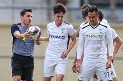 HAGL đụng đối nhẹ, Nam Định ngồi 'mâm trên'
