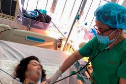 Phẫu thuật cứu sống bệnh nhân tự dùng dao đâm thấu tim nguy kịch