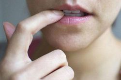 Còn giữ thói quen cắn móng tay coi chừng rước họa vào thân