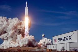 Tập đoàn SpaceX tuyển dụng hành khách du lịch vũ trụ vào cuối năm 2021