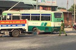 Xe buýt mất thắng tông 2 xe máy, 1 người tử vong