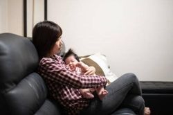 Cuộc sống mệt mỏi bên những ông chồng không chịu lớn