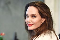 Phim có Anglelina Jolie đóng được ấn định ngày phát hành