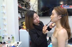 Cách trang điểm 'quên tuổi' cho phái đẹp làn da căng mọng xuân thì