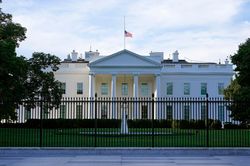 Nhân viên chính phủ thời Trump bị cắt quyền lợi sau khi Biden nhậm chức