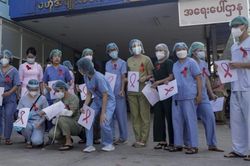 Nhân viên khắp Myanmar nghỉ việc, phản đối đảo chính quân sự