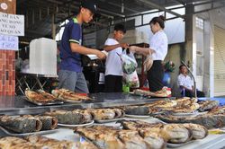 Miền Bắc cúng cá chép, miền Nam dâng cá lóc nướng trong 23 tháng Chạp