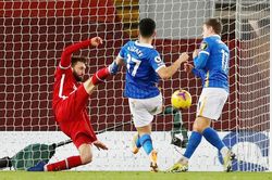 Liverpool thua sốc Brighton ngay trên sân nhà