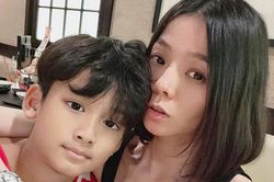 Khoe ảnh bên con trai, Lệ Quyên tiết lộ cá tính khó ngờ đăng sau vẻ ngoài lạnh lùng của quý tử