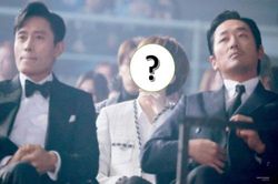 Bức ảnh lột tả rõ nét sự khác biệt giữa idol và diễn viên: 1 idol nam 'phát sáng' giữa 2 tài tử Lee Byung Hun - Ha Jung Woo