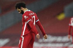 Thua sốc trên sân nhà, Liverpool hụt hơi trong cuộc đua vô địch