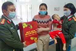 Lãnh đạo Công an tỉnh thăm, động viên các cháu có hoàn cảnh đặc biệt, bị bệnh tật bẩm sinh