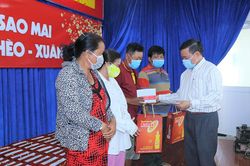 Sao Mai Group cùng 'Ăn tết với người nghèo'